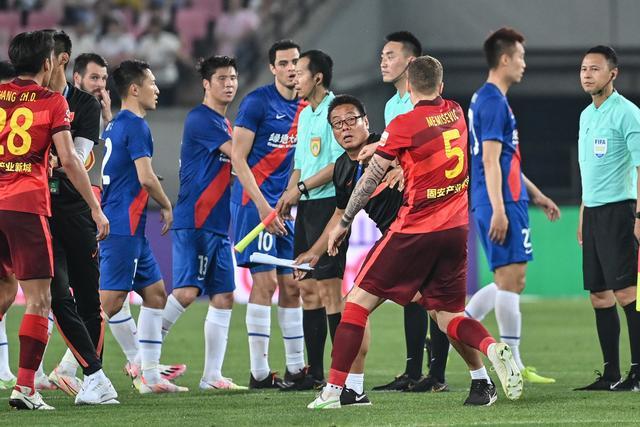 西甲赛场：瓦伦西亚迎战比利亚雷亚尔，首发阵容出炉